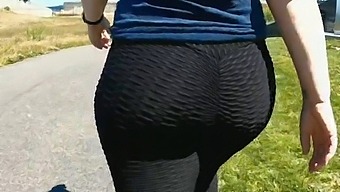 Mature Mom In Public With Big Ass And Wedgie In Leggings