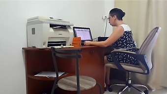 Hd Video Of Engineer And Office Lady Boss'S Cunnilingus